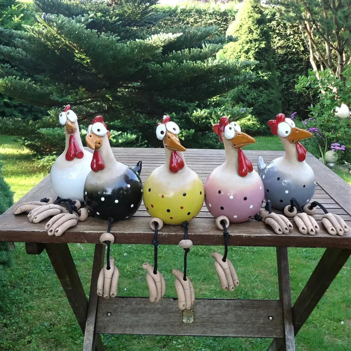 Poules en Céramique – Égayez Votre Jardin avec Style